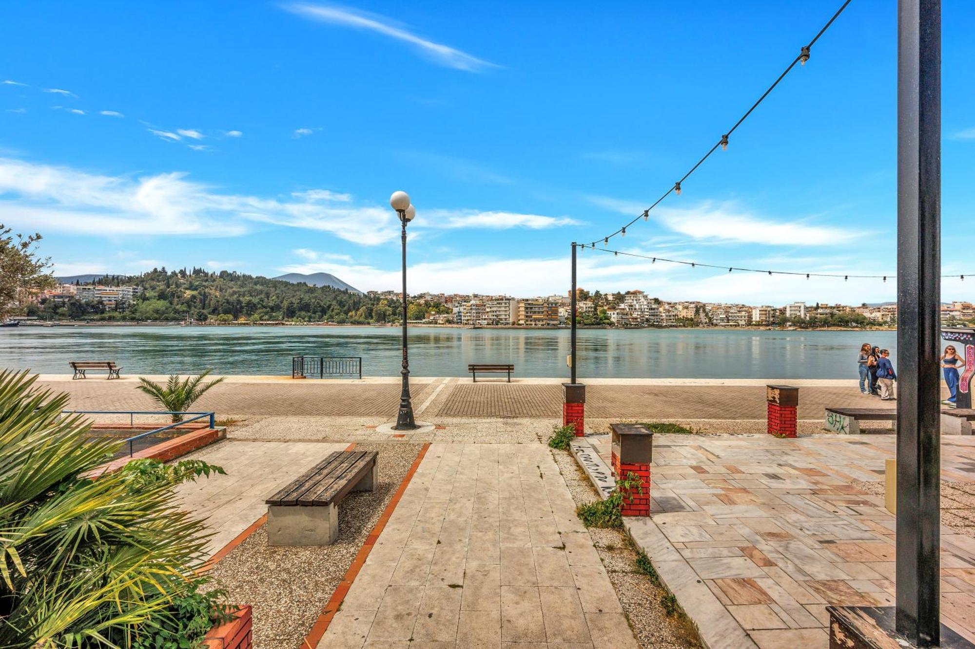Fabulous Central Apartment Close To The Sea! Chalkís 外观 照片